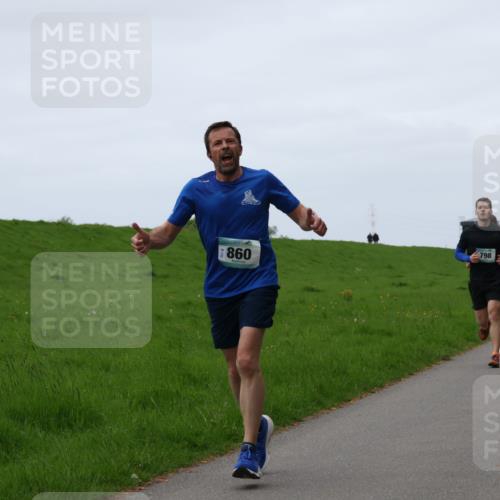 04.05.2025 - 8. Wedeler Halbmarathon Yannick Fuchs http://msf.ph/oto/7830067 04.05.2025 11:18:42 Laufen 860, 798, 1006 meine-sportfotos.de