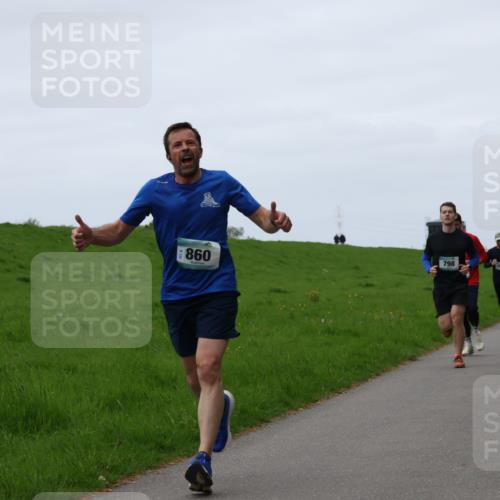 04.05.2025 - 8. Wedeler Halbmarathon Yannick Fuchs http://msf.ph/oto/7830069 04.05.2025 11:18:43 Laufen 860, 798 meine-sportfotos.de
