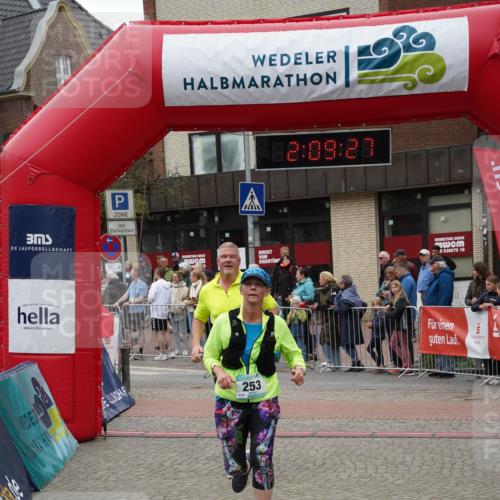 04.05.2025 - 8. Wedeler Halbmarathon Felixshl http://msf.ph/oto/7830070 04.05.2025 12:09:25 Ziel 36, 253 meine-sportfotos.de