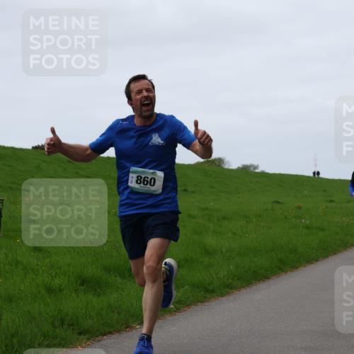 04.05.2025 - 8. Wedeler Halbmarathon Yannick Fuchs http://msf.ph/oto/7830072 04.05.2025 11:18:43 Laufen 860, 798, 1006 meine-sportfotos.de