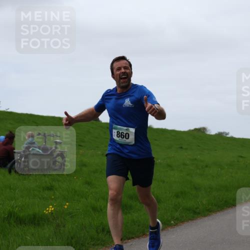 04.05.2025 - 8. Wedeler Halbmarathon Yannick Fuchs http://msf.ph/oto/7830079 04.05.2025 11:18:44 Laufen 860, 798 meine-sportfotos.de