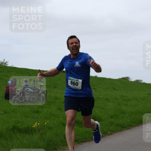 04.05.2025 - 8. Wedeler Halbmarathon Yannick Fuchs http://msf.ph/oto/7830081 04.05.2025 11:18:44 Laufen 860, 798 meine-sportfotos.de