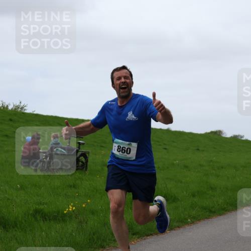 04.05.2025 - 8. Wedeler Halbmarathon Yannick Fuchs http://msf.ph/oto/7830083 04.05.2025 11:18:44 Laufen 860, 798 meine-sportfotos.de