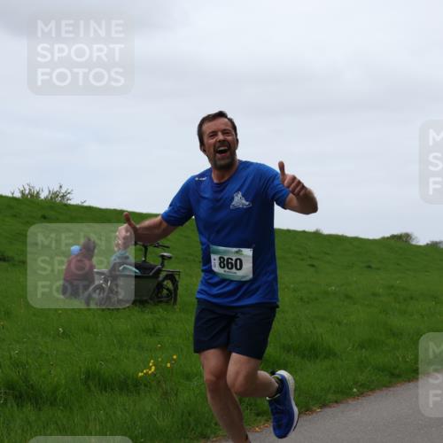 04.05.2025 - 8. Wedeler Halbmarathon Yannick Fuchs http://msf.ph/oto/7830085 04.05.2025 11:18:44 Laufen 860 meine-sportfotos.de