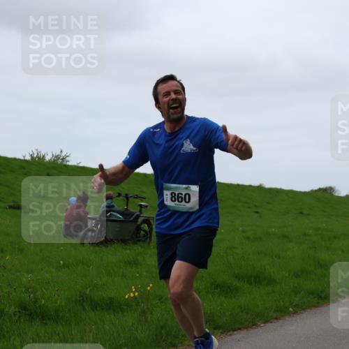 04.05.2025 - 8. Wedeler Halbmarathon Yannick Fuchs http://msf.ph/oto/7830088 04.05.2025 11:18:44 Laufen 860 meine-sportfotos.de
