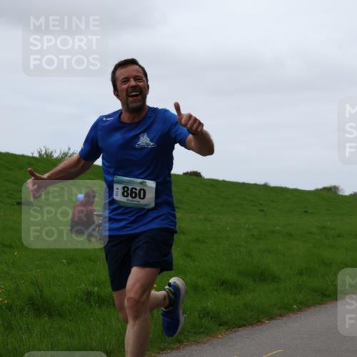 04.05.2025 - 8. Wedeler Halbmarathon Yannick Fuchs http://msf.ph/oto/7830093 04.05.2025 11:18:44 Laufen 860, 798 meine-sportfotos.de