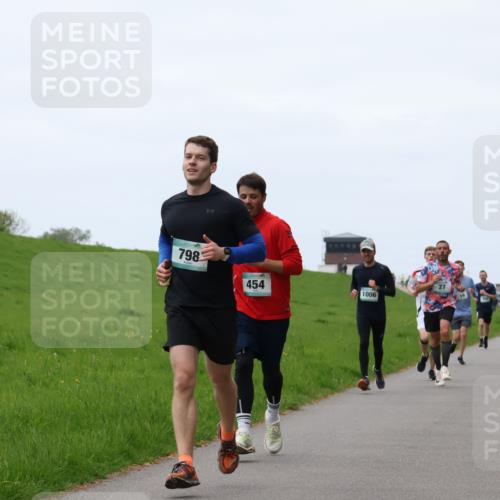 04.05.2025 - 8. Wedeler Halbmarathon Yannick Fuchs http://msf.ph/oto/7830104 04.05.2025 11:18:45 Laufen 798, 454, 1006, 27 meine-sportfotos.de