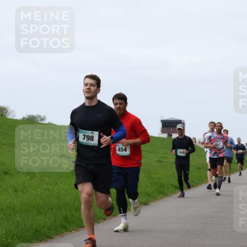 04.05.2025 - 8. Wedeler Halbmarathon Yannick Fuchs http://msf.ph/oto/7830107 04.05.2025 11:18:45 Laufen 798, 454, 1006 meine-sportfotos.de
