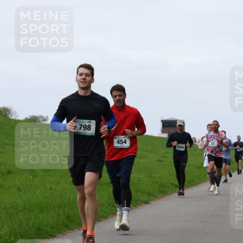 04.05.2025 - 8. Wedeler Halbmarathon Yannick Fuchs http://msf.ph/oto/7830113 04.05.2025 11:18:45 Laufen 798, 454, 1006, 27 meine-sportfotos.de