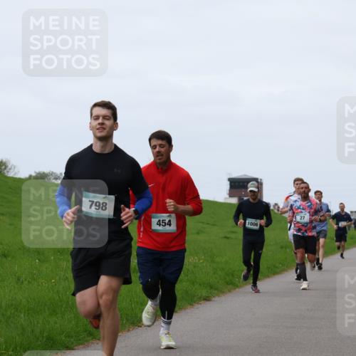 04.05.2025 - 8. Wedeler Halbmarathon Yannick Fuchs http://msf.ph/oto/7830121 04.05.2025 11:18:46 Laufen 798, 454, 1006, 27 meine-sportfotos.de