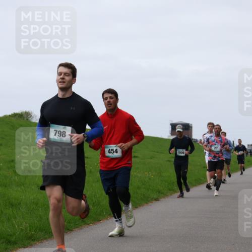 04.05.2025 - 8. Wedeler Halbmarathon Yannick Fuchs http://msf.ph/oto/7830124 04.05.2025 11:18:46 Laufen 798, 454, 1006, 27 meine-sportfotos.de