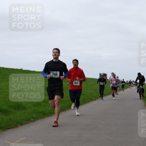 04.05.2025 - 8. Wedeler Halbmarathon Yannick Fuchs http://msf.ph/oto/7830134 04.05.2025 11:18:46 Laufen 798, 454 meine-sportfotos.de