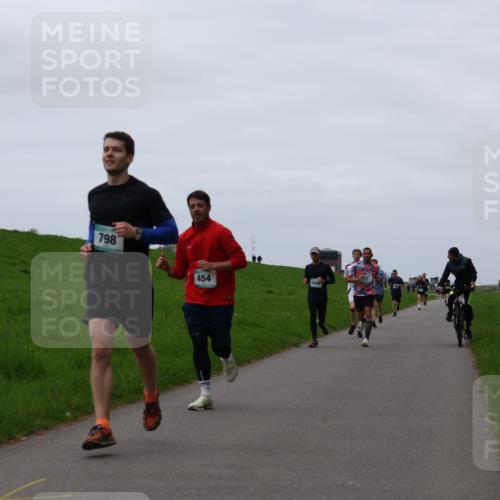 04.05.2025 - 8. Wedeler Halbmarathon Yannick Fuchs http://msf.ph/oto/7830145 04.05.2025 11:18:47 Laufen 798, 454 meine-sportfotos.de