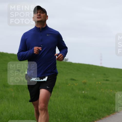 04.05.2025 - 8. Wedeler Halbmarathon Yannick Fuchs http://msf.ph/oto/7830154 04.05.2025 11:37:37 Laufen  meine-sportfotos.de
