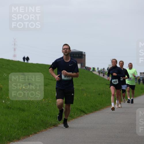 04.05.2025 - 8. Wedeler Halbmarathon Yannick Fuchs http://msf.ph/oto/7830266 04.05.2025 11:18:55 Laufen 990, 80, 656, 969, 1111 meine-sportfotos.de