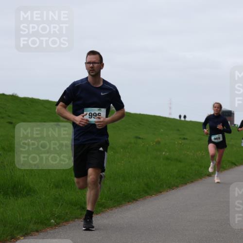 04.05.2025 - 8. Wedeler Halbmarathon Yannick Fuchs http://msf.ph/oto/7830300 04.05.2025 11:18:59 Laufen 99, 969, 1130, 1111 meine-sportfotos.de