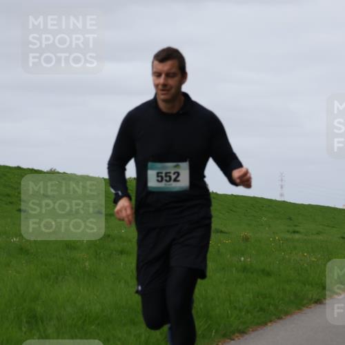 04.05.2025 - 8. Wedeler Halbmarathon Yannick Fuchs http://msf.ph/oto/7830333 04.05.2025 11:37:47 Laufen 552 meine-sportfotos.de