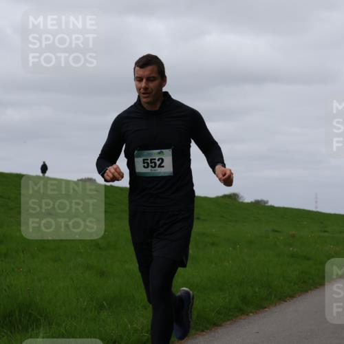 04.05.2025 - 8. Wedeler Halbmarathon Yannick Fuchs http://msf.ph/oto/7830342 04.05.2025 11:37:48 Laufen 552 meine-sportfotos.de