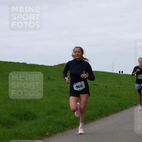 04.05.2025 - 8. Wedeler Halbmarathon Yannick Fuchs http://msf.ph/oto/7830352 04.05.2025 11:19:02 Laufen 969, 1130, 5656 meine-sportfotos.de