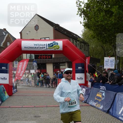 04.05.2025 - 8. Wedeler Halbmarathon Felixshl http://msf.ph/oto/7830375 04.05.2025 12:09:52 Ziel 1018 meine-sportfotos.de
