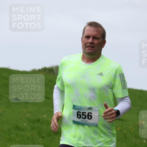 04.05.2025 - 8. Wedeler Halbmarathon Yannick Fuchs http://msf.ph/oto/7830412 04.05.2025 11:19:07 Laufen 656 meine-sportfotos.de
