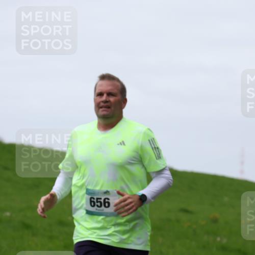 04.05.2025 - 8. Wedeler Halbmarathon Yannick Fuchs http://msf.ph/oto/7830421 04.05.2025 11:19:07 Laufen 656 meine-sportfotos.de