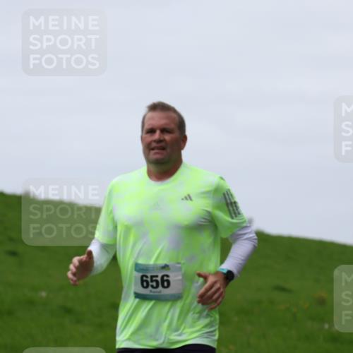 04.05.2025 - 8. Wedeler Halbmarathon Yannick Fuchs http://msf.ph/oto/7830423 04.05.2025 11:19:07 Laufen 656 meine-sportfotos.de