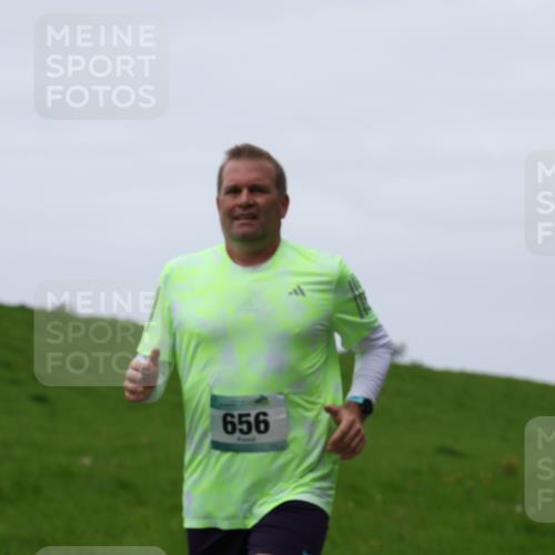 04.05.2025 - 8. Wedeler Halbmarathon Yannick Fuchs http://msf.ph/oto/7830425 04.05.2025 11:19:07 Laufen 656 meine-sportfotos.de