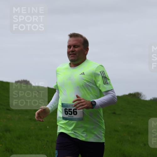 04.05.2025 - 8. Wedeler Halbmarathon Yannick Fuchs http://msf.ph/oto/7830437 04.05.2025 11:19:08 Laufen 656 meine-sportfotos.de