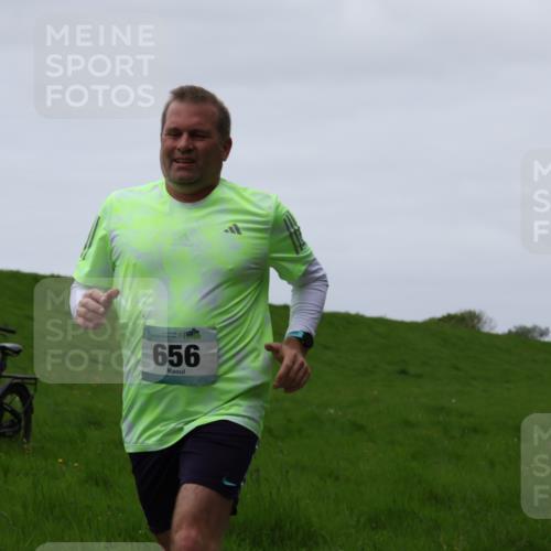 04.05.2025 - 8. Wedeler Halbmarathon Yannick Fuchs http://msf.ph/oto/7830447 04.05.2025 11:19:08 Laufen 656 meine-sportfotos.de