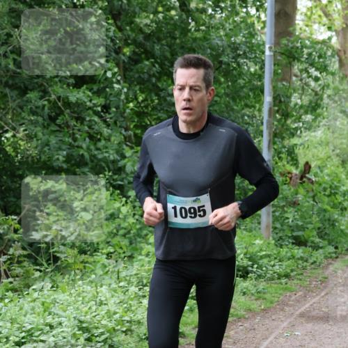 04.05.2025 - 8. Wedeler Halbmarathon Lena Gebhardt http://msf.ph/oto/7830477 04.05.2025 11:13:57 Laufen 1095 meine-sportfotos.de