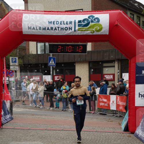 04.05.2025 - 8. Wedeler Halbmarathon Felixshl http://msf.ph/oto/7830497 04.05.2025 12:10:10 Ziel 173, 179 meine-sportfotos.de