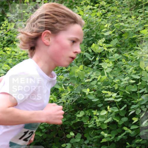 04.05.2025 - 8. Wedeler Halbmarathon Lena Gebhardt http://msf.ph/oto/7830507 04.05.2025 11:14:25 Laufen 12 meine-sportfotos.de
