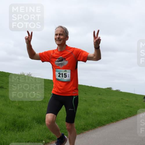 04.05.2025 - 8. Wedeler Halbmarathon Yannick Fuchs http://msf.ph/oto/7830523 04.05.2025 11:38:49 Laufen 215 meine-sportfotos.de