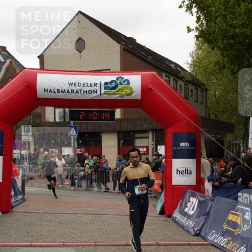 04.05.2025 - 8. Wedeler Halbmarathon Felixshl http://msf.ph/oto/7830529 04.05.2025 12:10:12 Ziel 173, 179 meine-sportfotos.de