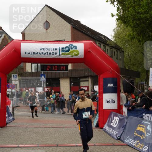 04.05.2025 - 8. Wedeler Halbmarathon Felixshl http://msf.ph/oto/7830539 04.05.2025 12:10:12 Ziel 173, 179 meine-sportfotos.de