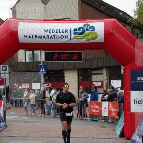 04.05.2025 - 8. Wedeler Halbmarathon Felixshl http://msf.ph/oto/7830582 04.05.2025 12:10:14 Ziel 173, 179 meine-sportfotos.de