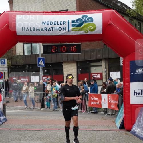 04.05.2025 - 8. Wedeler Halbmarathon Felixshl http://msf.ph/oto/7830604 04.05.2025 12:10:14 Ziel 173, 179 meine-sportfotos.de