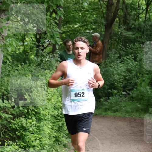 04.05.2025 - 8. Wedeler Halbmarathon Lena Gebhardt http://msf.ph/oto/7830612 04.05.2025 11:15:03 Laufen 952 meine-sportfotos.de