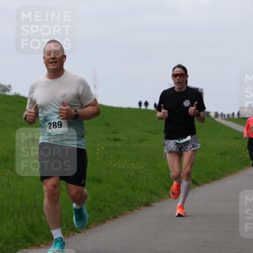 04.05.2025 - 8. Wedeler Halbmarathon Yannick Fuchs http://msf.ph/oto/7830658 04.05.2025 11:19:25 Laufen 289 meine-sportfotos.de