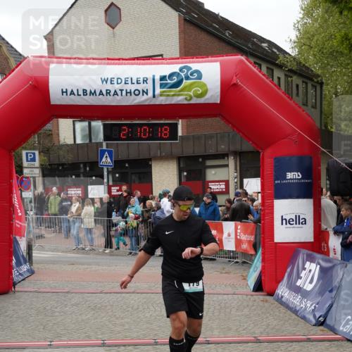 04.05.2025 - 8. Wedeler Halbmarathon Felixshl http://msf.ph/oto/7830659 04.05.2025 12:10:16 Ziel 179 meine-sportfotos.de