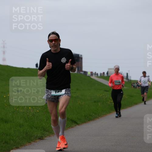 04.05.2025 - 8. Wedeler Halbmarathon Yannick Fuchs http://msf.ph/oto/7830669 04.05.2025 11:19:25 Laufen 1108 meine-sportfotos.de