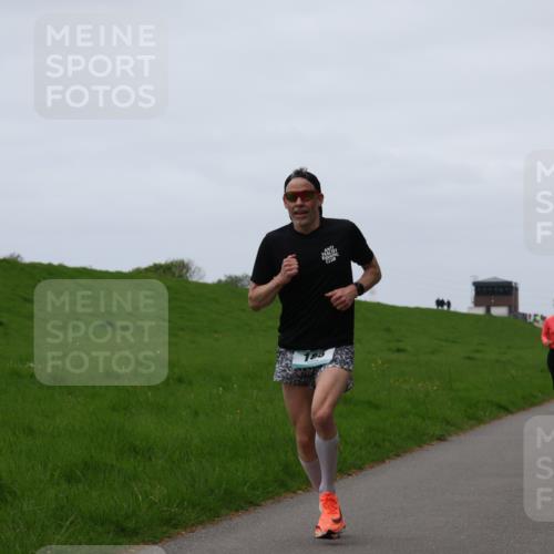 04.05.2025 - 8. Wedeler Halbmarathon Yannick Fuchs http://msf.ph/oto/7830701 04.05.2025 11:19:27 Laufen 180, 1108 meine-sportfotos.de
