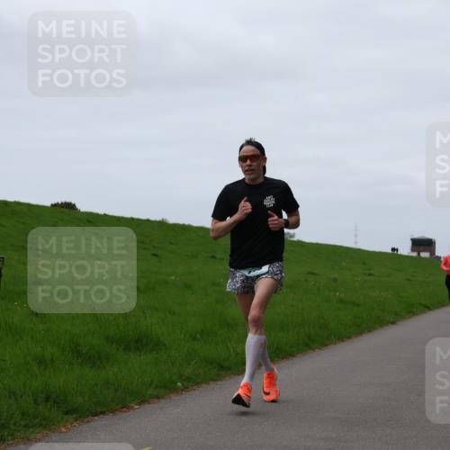 04.05.2025 - 8. Wedeler Halbmarathon Yannick Fuchs http://msf.ph/oto/7830714 04.05.2025 11:19:28 Laufen  meine-sportfotos.de