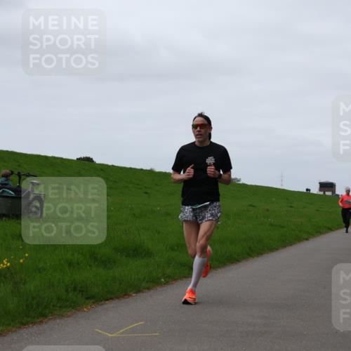 04.05.2025 - 8. Wedeler Halbmarathon Yannick Fuchs http://msf.ph/oto/7830720 04.05.2025 11:19:28 Laufen  meine-sportfotos.de