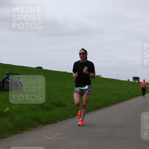 04.05.2025 - 8. Wedeler Halbmarathon Yannick Fuchs http://msf.ph/oto/7830722 04.05.2025 11:19:28 Laufen  meine-sportfotos.de