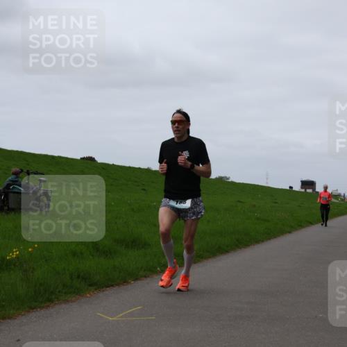 04.05.2025 - 8. Wedeler Halbmarathon Yannick Fuchs http://msf.ph/oto/7830725 04.05.2025 11:19:28 Laufen 188 meine-sportfotos.de
