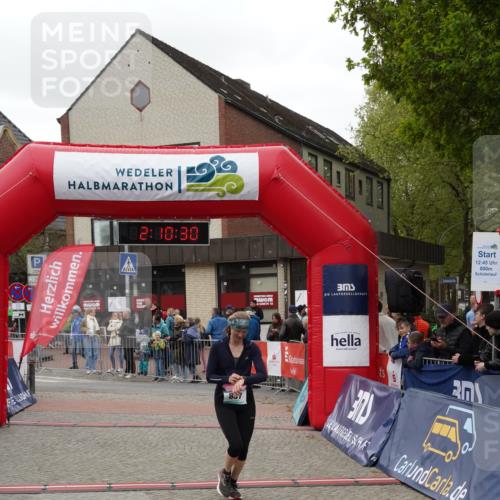 04.05.2025 - 8. Wedeler Halbmarathon Felixshl http://msf.ph/oto/7830728 04.05.2025 12:10:28 Ziel 837 meine-sportfotos.de