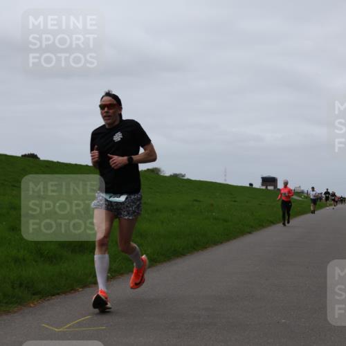 04.05.2025 - 8. Wedeler Halbmarathon Yannick Fuchs http://msf.ph/oto/7830731 04.05.2025 11:19:28 Laufen  meine-sportfotos.de