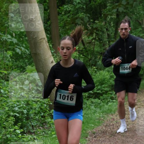 04.05.2025 - 8. Wedeler Halbmarathon Lena Gebhardt http://msf.ph/oto/7830868 04.05.2025 11:16:20 Laufen 1016, 1044 meine-sportfotos.de